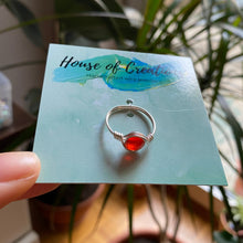 Lade das Bild in den Galerie-Viewer, Red Agate &quot;Divine&quot; Wire Ring

