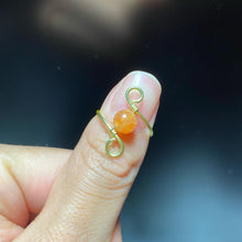 Lade das Bild in den Galerie-Viewer, Orange Sunstone “Infinity” Wire Ring
