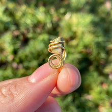 Lade das Bild in den Galerie-Viewer, &quot;Dose of Flower no.4&quot; Nose Cuff
