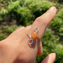 Lade das Bild in den Galerie-Viewer, Orange Sunstone “Infinity” Wire Ring
