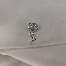 Lade das Bild in den Galerie-Viewer, &quot;Dose of Rose&quot; Nose Cuff
