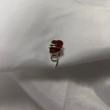 Lade das Bild in den Galerie-Viewer, &quot;Dose of Flower&quot; Nose Cuff
