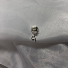 Lade das Bild in den Galerie-Viewer, &quot;Dose of Flower&quot; Nose Cuff
