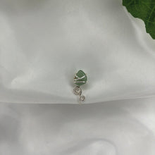 Lade das Bild in den Galerie-Viewer, &quot;Dose of Flower no.2&quot; Nose Cuff

