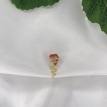 Lade das Bild in den Galerie-Viewer, &quot;Dose of Flower no.3&quot; Nose Cuff
