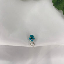 Lade das Bild in den Galerie-Viewer, &quot;Dose of Flower no.4&quot; Nose Cuff
