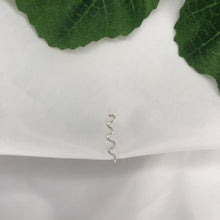 Lade das Bild in den Galerie-Viewer, &quot;Snake bite&quot; Nose Cuff
