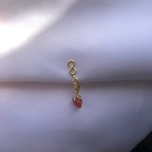Lade das Bild in den Galerie-Viewer, &quot;Celia&quot; Dangling Nose Cuff
