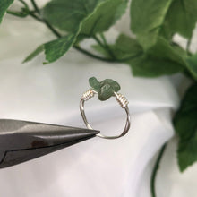 Lade das Bild in den Galerie-Viewer, Green Aventurine Minimal Crystal Ring
