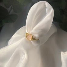 Lade das Bild in den Galerie-Viewer, Rose Quartz “Divine” Wire Ring
