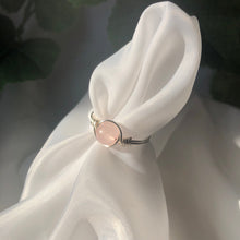 Lade das Bild in den Galerie-Viewer, Rose Quartz “Divine” Wire Ring
