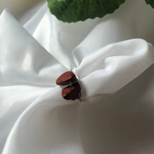 Lade das Bild in den Galerie-Viewer, Red Jasper Minimal Crystal Ring
