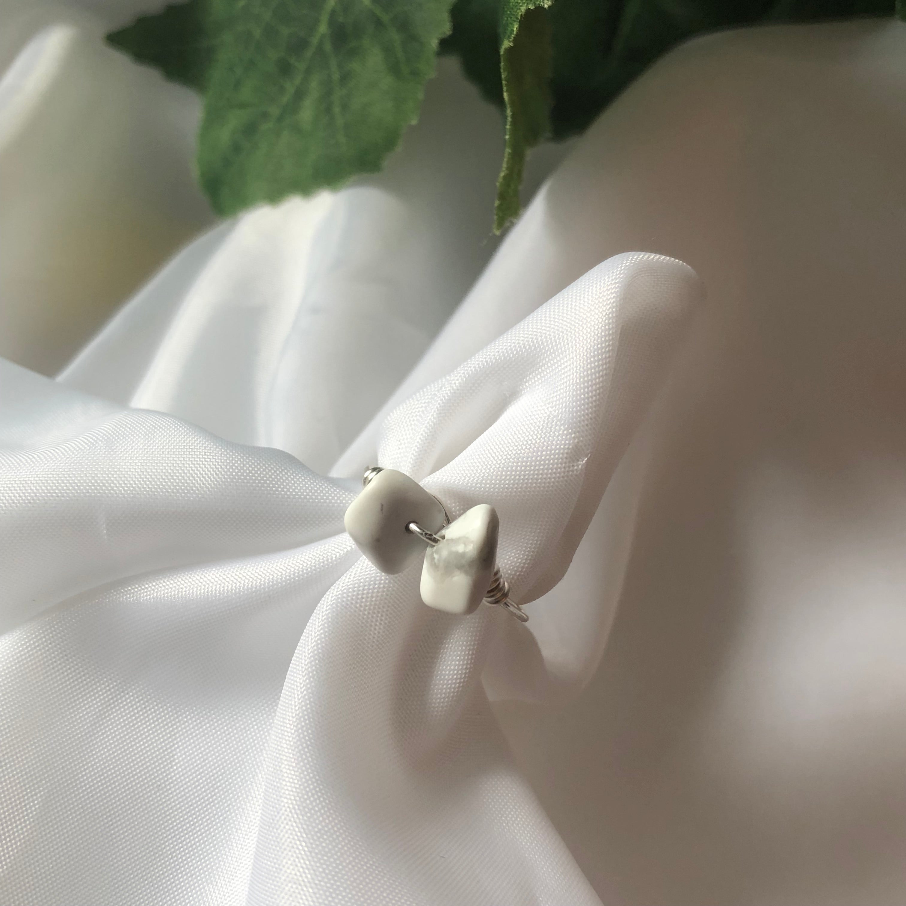 Howlith Minimal Crystal Ring