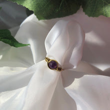 Lade das Bild in den Galerie-Viewer, Amethyst “Divine” Wire Ring
