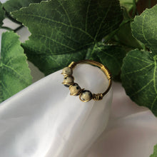 Lade das Bild in den Galerie-Viewer, Dalmatian Jasper Wire Ring
