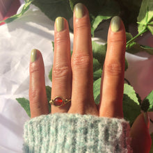 Lade das Bild in den Galerie-Viewer, Red Agate &quot;Divine&quot; Wire Ring
