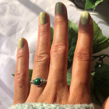 Lade das Bild in den Galerie-Viewer, Malachite &quot;Divine&quot; Wire Ring
