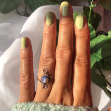 Lade das Bild in den Galerie-Viewer, Sodalite “Infinity” Wire Ring
