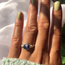 Lade das Bild in den Galerie-Viewer, Sodalite &quot;Divine&quot; Wire Ring
