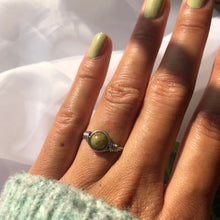 Lade das Bild in den Galerie-Viewer, Unakite &quot;Divine&quot; Wire Ring
