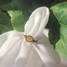 Lade das Bild in den Galerie-Viewer, Citrin &quot;Divine&quot; Wire Ring
