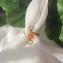 Lade das Bild in den Galerie-Viewer, Orange Sunstone “Infinity” Wire Ring
