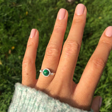 Lade das Bild in den Galerie-Viewer, Malachite &quot;Divine&quot; Wire Ring
