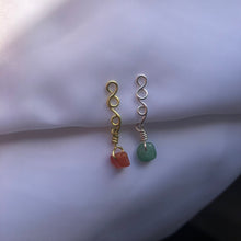Lade das Bild in den Galerie-Viewer, &quot;Celia&quot; Dangling Nose Cuff
