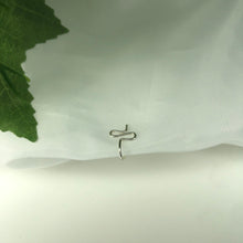 Lade das Bild in den Galerie-Viewer, &quot;Leslie&quot; Nose Cuff
