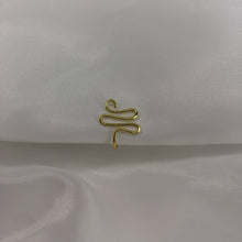 Lade das Bild in den Galerie-Viewer, &quot;Spiral&quot; Nose Cuff
