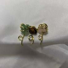 Lade das Bild in den Galerie-Viewer, &quot;Dose of Flower&quot; Nose Cuff

