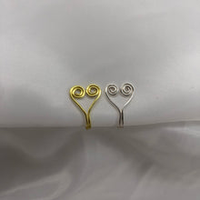 Lade das Bild in den Galerie-Viewer, &quot;Twisted Love&quot; Nose Cuff
