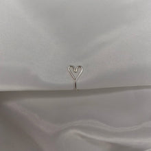 Lade das Bild in den Galerie-Viewer, &quot;My Lover&quot; Nose Cuff
