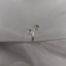 Lade das Bild in den Galerie-Viewer, &quot;Both Ways&quot; Nose Cuff
