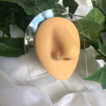 Lade das Bild in den Galerie-Viewer, Single Nose Ring
