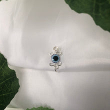 Lade das Bild in den Galerie-Viewer, &quot;Evil Eye&quot; Nose Cuff
