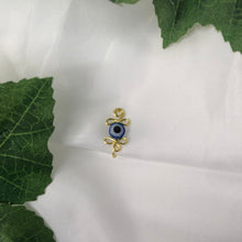 Lade das Bild in den Galerie-Viewer, &quot;Evil Eye&quot; Nose Cuff
