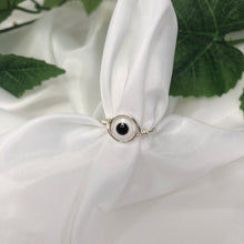 Lade das Bild in den Galerie-Viewer, Evil Eye Wire Ring
