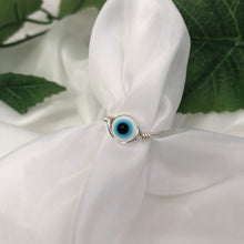 Lade das Bild in den Galerie-Viewer, Evil Eye Wire Ring
