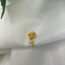 Lade das Bild in den Galerie-Viewer, &quot;Dose of Flower no.4&quot; Nose Cuff
