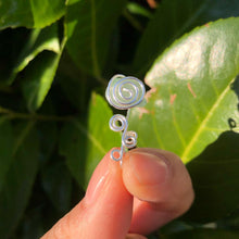 Lade das Bild in den Galerie-Viewer, &quot;Dose of Rose&quot; Nose Cuff
